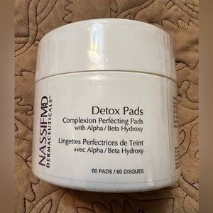 Nassif MD Detox Pads complexion perfecting pads with Alpha/Beta Hydroxy 60 pads
